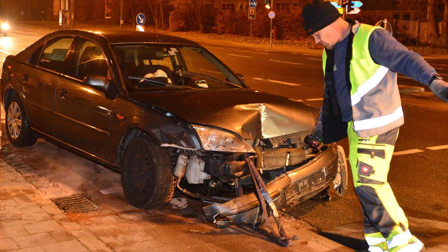 Eine Verletzte bei spektakulärem Unfall in Erlangen