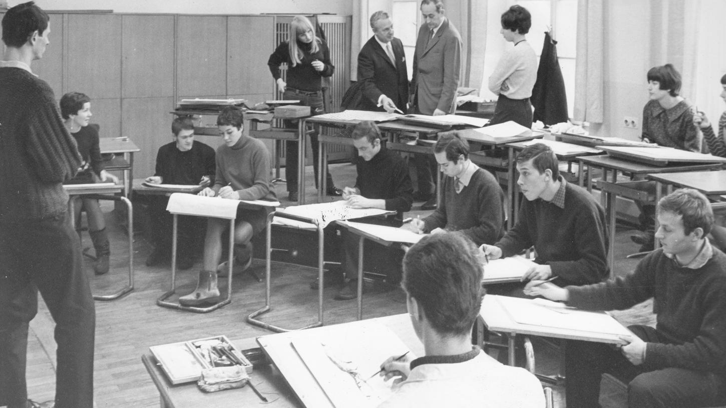 12. Dezember 1966: Mit Stift und Feder werben lernen