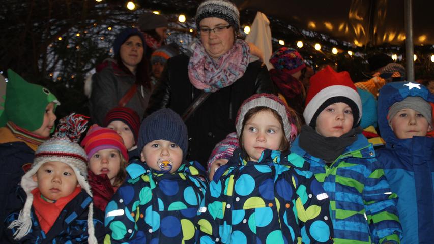 Die Kinder des Kinder und Familienzentrums Sonnenhof der Hensoltshöhe brachten den Besuchern des Weihnachtsmarkts ein Ständchen.