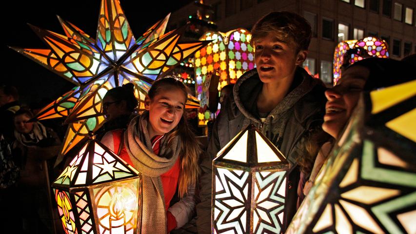 Nürnberg leuchtet: Laternenzug durch die Altstadt