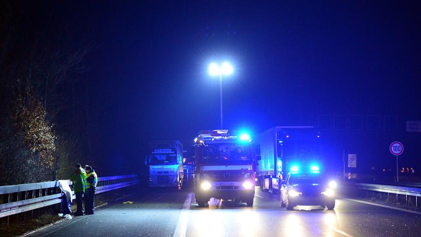 Auto erfasst Fußgänger auf A73: Mann stirbt bei Erlangen