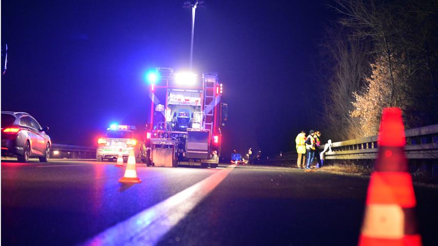 Auto erfasst Fußgänger auf A73: Mann stirbt bei Erlangen
