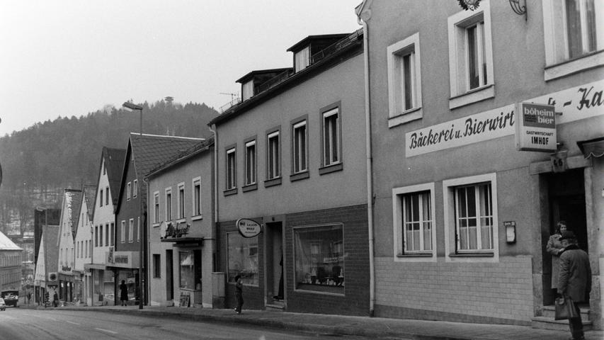 Neben dem Gasthaus Imhof (Gerbers-Beck) befanden sich früher der Friseur-Salon Wolf und die Metzgerei Moik.