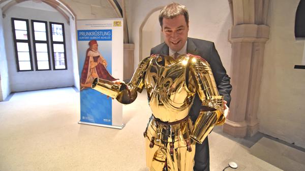 ...als oberster Dienstherr über alle bayerischen Schlösser und Burgen, wie hier auf der Cadolzburg bei Fürth.