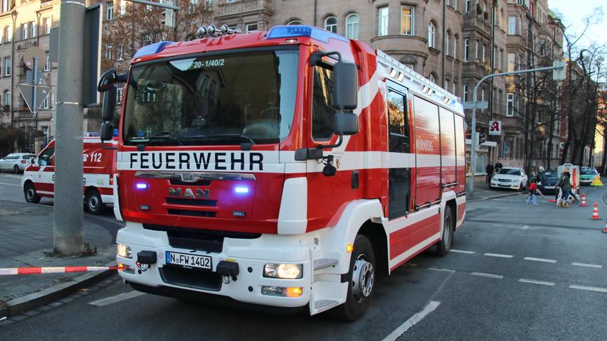 Unfall am Friedrich-Ebert-Platz: Pkw kracht rückwärts in Hausfassade