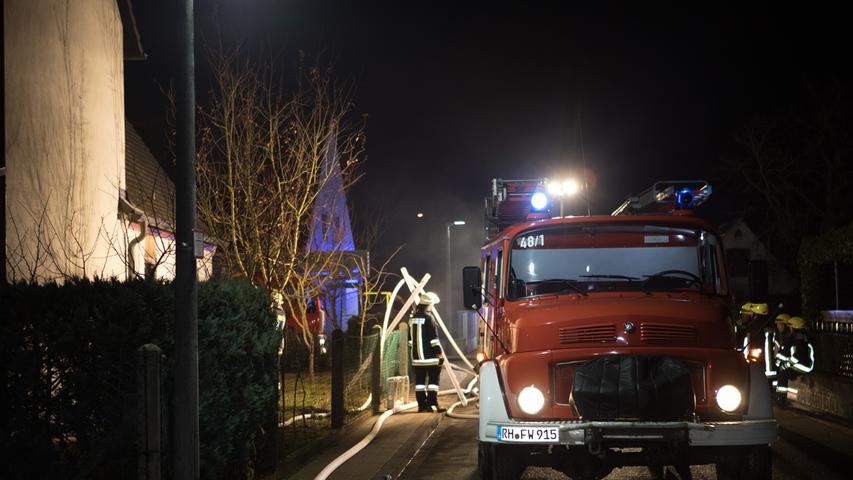 Bewohner und Ersthelfer verletzt: Feuer in Einfamilienhaus in Roth-Eckersmühlen