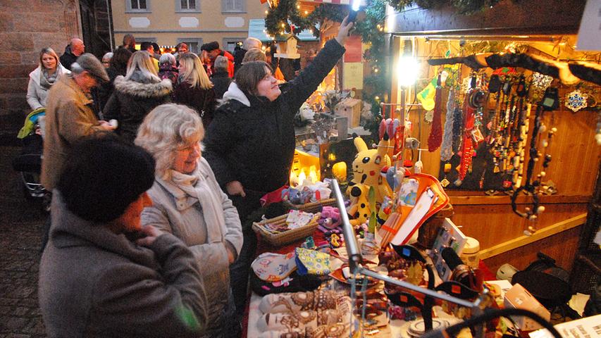Shoppen bis das Christkind kommt: Weihnachtsmarkt in Neunkirchen