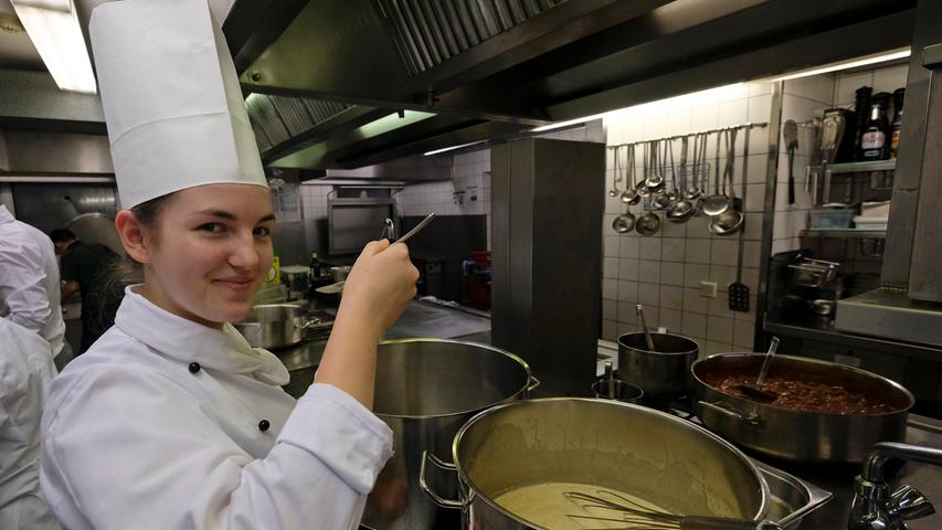 Vielversprechender Nachwuchs im Küchenteam: Melissa Weißkopf. Bei den jüngsten Stadtmeisterschaften in den Gastronomieberufen war sie die beste Köchin.