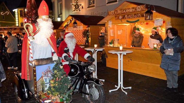 In normalen Jahren fährt der  Nikolaus am Velburger Weihnachtsmarkt mit dem Motorrad vor. Dies fällt heuer aus.