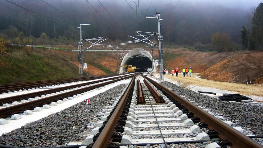 Der Schellenbergtunnel im Norden von Kinding ist mit 650 Meter der Kürzeste auf der Strecke.