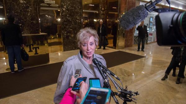 Zur Beauftragten für den Mittelstand ernannte Trump die Wrestling-Unternehmerin Linda Marie McMahon. Gemeinsam mit ihrem Ehemann Vince entwickelte die 68-Jährige das Medienunternehmen "World Wrestling Entertainment" vom kleinen mittelständischen Unternehmen bis hin zum weltweit agierenden Wrestling-Giganten. McMahon trat für die Republikaner bereits bei der Senatoren-Wahl im US-Bundesstaat Connecticut an, scheiterte dort aber 2010 und 2012 jeweils an ihrem Konkurrenten aus der Demokratischen Partei.