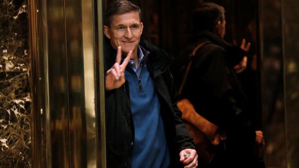 Generalleutnant der US Army, Direktor des militärischen Nachrichtendienstes DIA und Nationaler Sicherheitsberater in Trumps Kabinett - jedenfalls war er das drei Wochen lang. Michael Flynn musste zurücktreten, weil er noch vor der Amtsübernahme mit einem russischen Offiziellen über US-Sanktionen gesprochen und dies verheimlicht hatte.