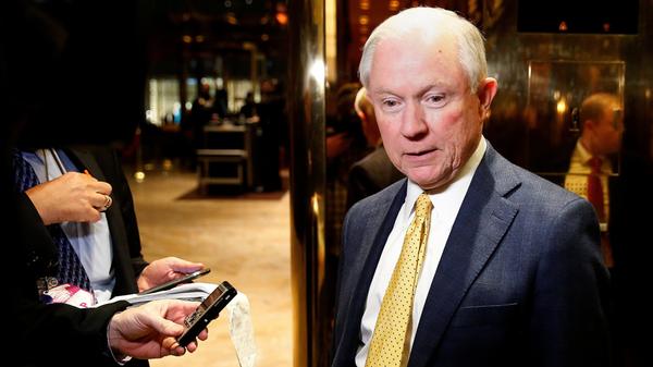 Ursprünglich als Kandidat für den Posten des Vizepräsidenten gehandelt, übernimmt Jefferson Beauregard Sessions in der Regierung Trumps den Posten des Justizministers. Der 69-Jährige war von 1981 bis 1993 als Bundesstaatsanwalt in Alabama tätig, später saß er jahrelang im Senat. Sessions ist gegen das Recht auf Abtreibung, für eine restriktive Einwanderungspolitik und gilt als erzkonservativer Hardliner.