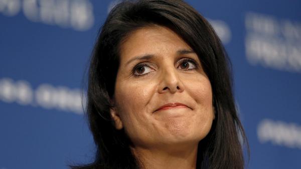 In Trumps Wahlkampf war Nimrata Haley in erster Linie als Kritikerin des republikanischen Kandidats aufgefallen. Sie distanzierte sich von Trumps Rhetorik - ihre Ernennung zur US-Botschafterin bei den Vereinten Nationen hat deswegen einige Experten überrascht. Haley wurde 2011 als erste Frau zur Gouverneurin von South Carolina gewählt und ist ein Kind indischer Einwanderer.