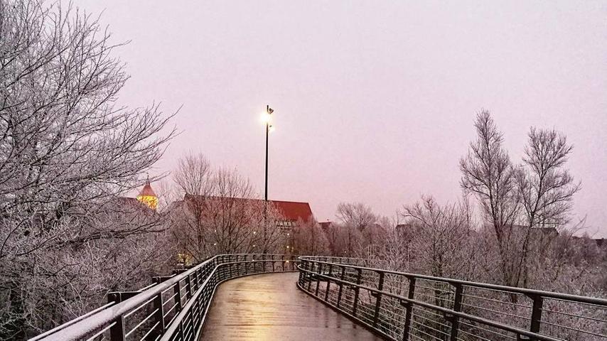Die Fahrradbrücke über die Altmühl eignet sich in den Morgenstunden bestens als stimmungsvolles Fotomotiv.