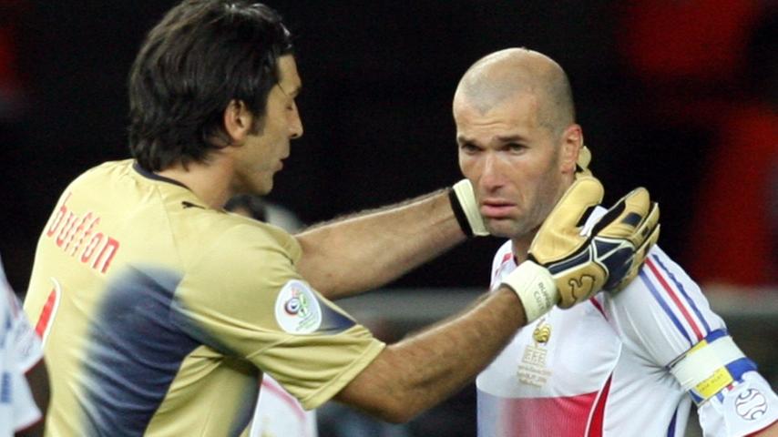 1997: Zinedine Zidane, ein Fußballer dessen Ballbehandlung sich irgendwo zwischen Genie und Wahnsinn ansiedelt, hatte 1997 die Ehre. Der Franzose kickte für Bordeaux, Juve und Real Madrid, die er aktuell auch als Trainer betreut. Seine größte Niederlage war hingegen das verlorene WM-Finale gegen Italien (2006), wo er nach einem Kopfstoß das Feld räumen musste.