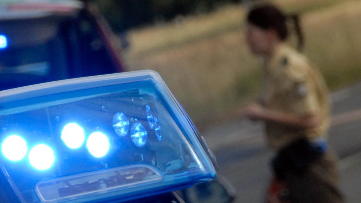 Radfahrer erschreckt 64-jährigen Pkw-Fahrer in Erlangen