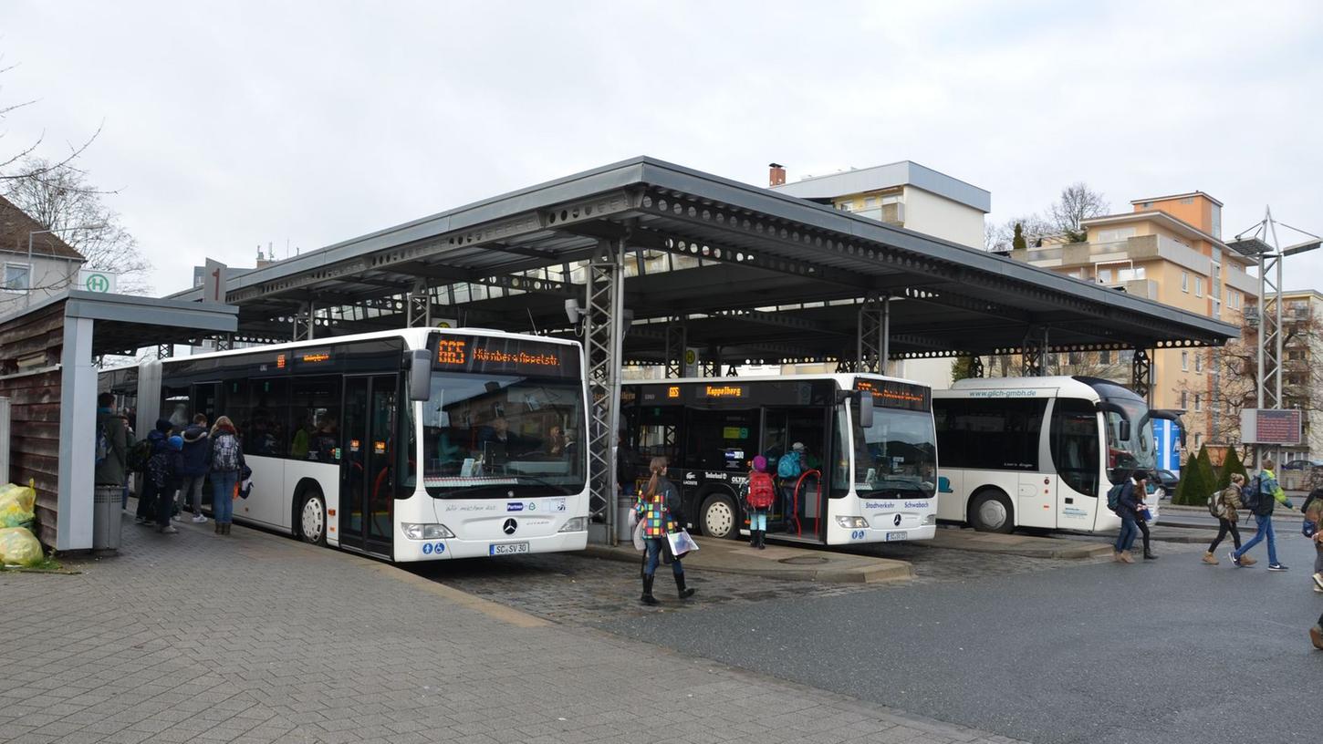 Eine der Neuerungen: Jede Buslinie bekommt einen festen Steig am Schwabacher Bahnhof.