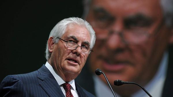 Als Außenminister nominierte Trump den ExxonMobil-Manager Rex W. Tillerson. Der Texaner war zuvor Präsident und Geschäftsführer eines der größten Unternehmen der Welt und pflegt exzellente Kontakte nach Russland und zu Wladimir Putin. Wie Trump ist auch Tillerson ein echtes "Alphatier" und völlig unerfahren in der Politik.
