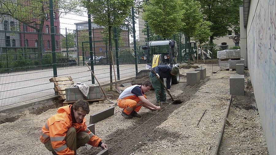 Eine von vielen Sparmaßnahmen: Auch auf die Ausbildung für den Beruf des Gartenbau- und Landschaftsbaugärtners im Grünflächenamt will die Stadt künftig verzichten. Eine von vielen Sparmaßnahmen: Auch auf die Ausbildung für den Beruf des Gartenbau- und Landschaftsbaugärtners im Grünflächenamt will die Stadt künftig verzichten.