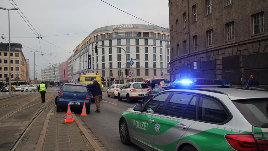 Ampel umgefahren: Unfall am Nürnberger Hauptbahnhof