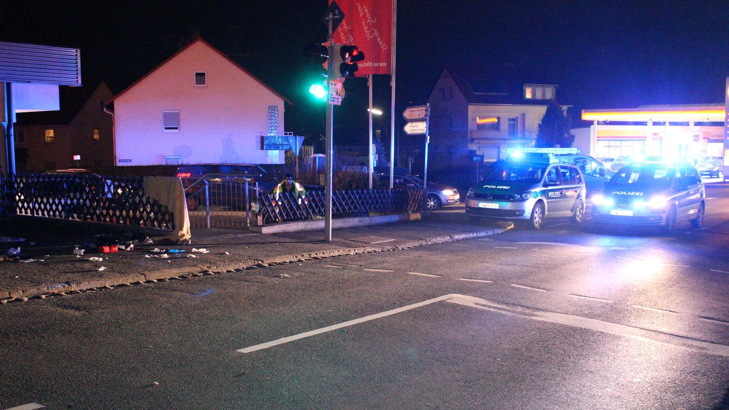 An der Kreuzung Nürnberger Straße/Sudetenstraße erfasste am Donnerstagabend eine Pkw-Fahrerin eine Fußgängerin.