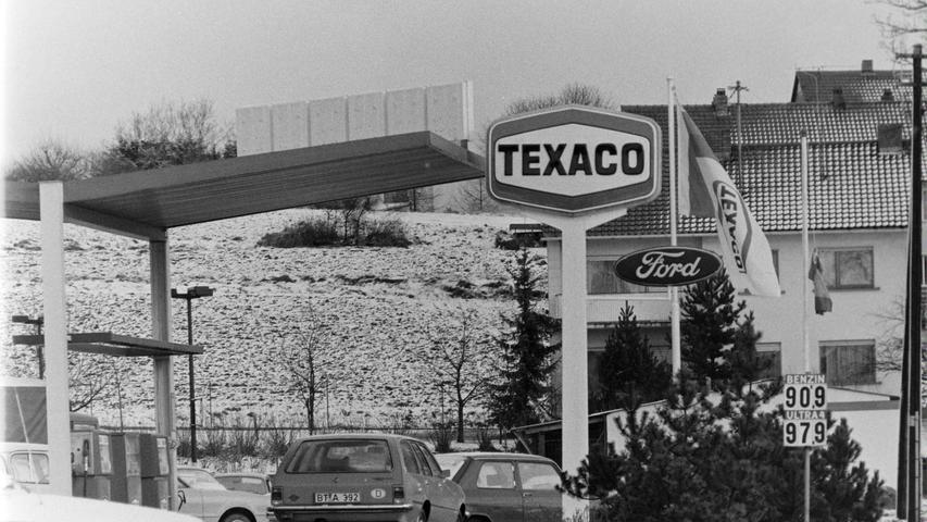 Die einstige Texaco-Tankstelle am Autohaus Kotzbauer unmittelbar an der B2.