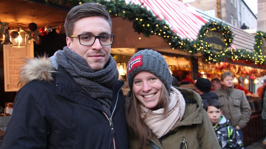 Ein Wochenende in Nürnberg - das bekam Toni (26) von Theresa (25) zum Geburtstag geschenkt. Momentan wohnen die Traunsteiner in München und sind zum ersten Mal auf dem Christkindlesmarkt.