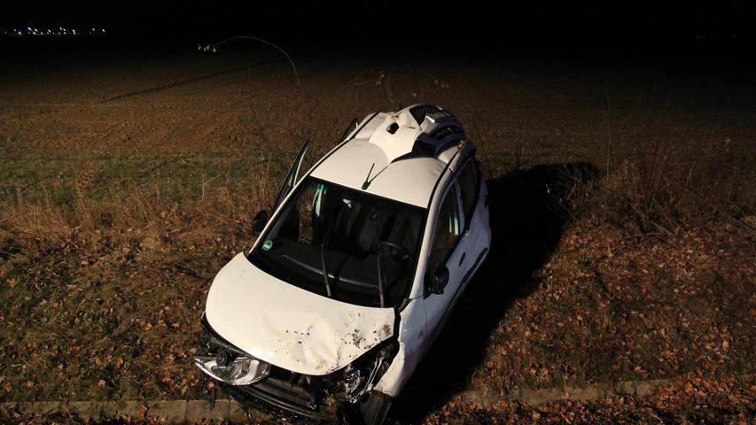 Auto von Fahrbahn gerammt: Zwei Verletzte bei Unfall auf A73 