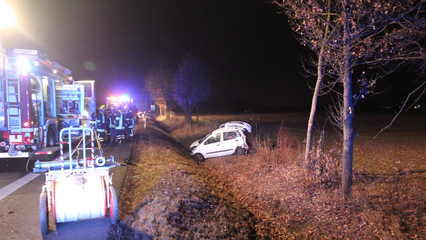 Auto von Fahrbahn gerammt: Zwei Verletzte bei Unfall auf A73 