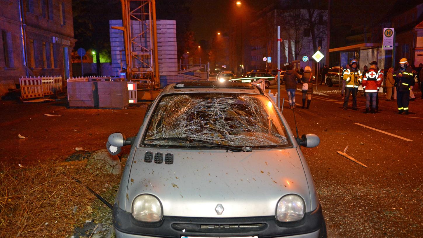 Eine schwere Explosion hat in der Nacht auf Sonntag eine Spur der Verwüstung hinterlassen.