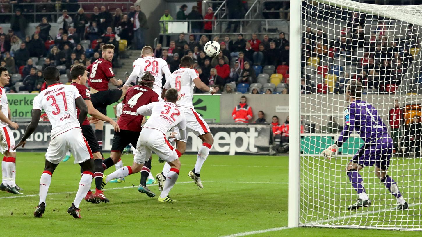 Ecke, Kopfball, drin — auch so erzielt der 1.FC Nürnberg Tore. Die meisten allerdings fallen, wenn die Clubspieler mit rechts abziehen, weiß Opta-Mitar­beiter Lukas Auge.