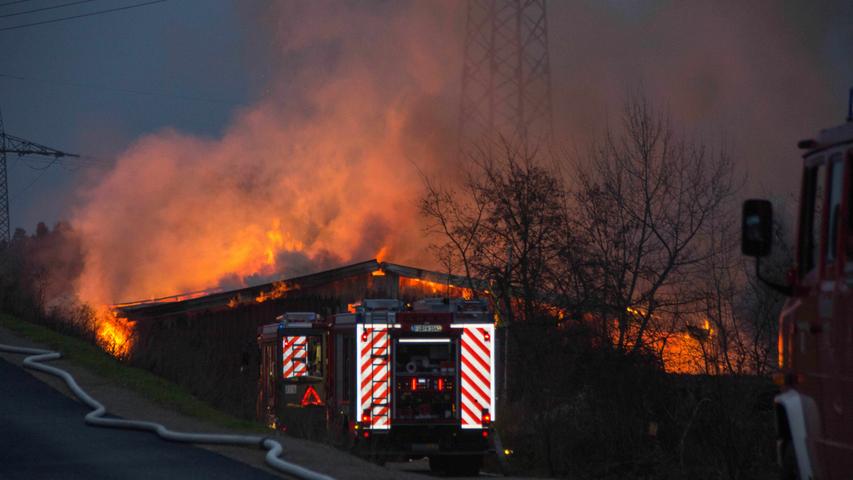 Landwirtschaftliche Lagerhalle in Fürth komplett abgebrannt
