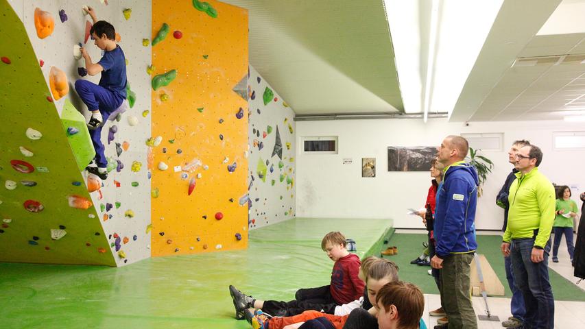 32 Kinder aus Jugendgruppen des Deutschen Alpenvereins kämpften in der „Boulderia“ in Neunkirchen im Wettbewerb.