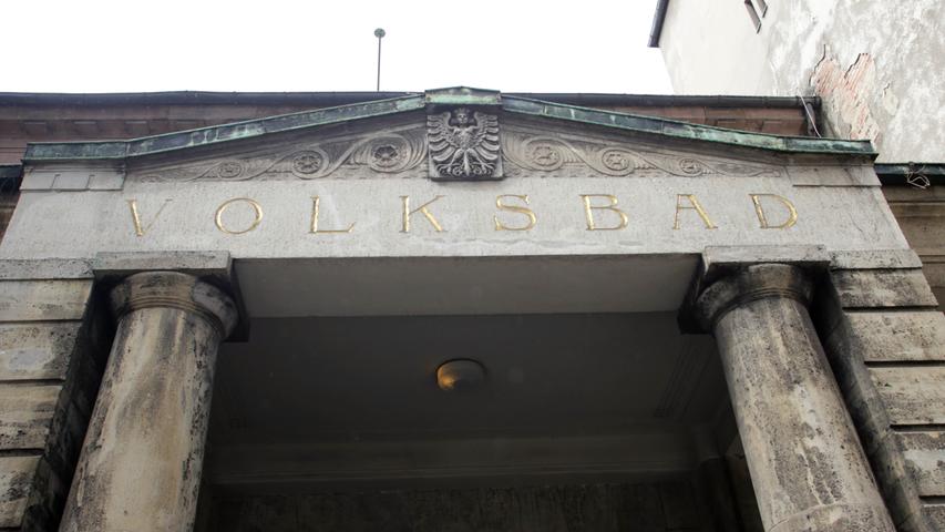 Die goldenen Buchstaben über dem Eingang haben in den vergangenen Jahrzehnten an Glanz verloren.