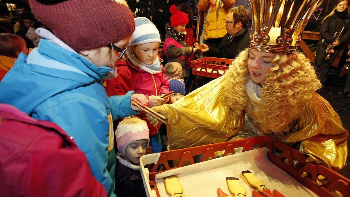 Nürnberger Christkind verteilte Weihnachtswichtel