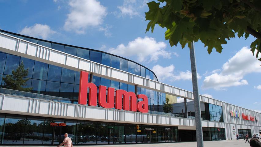 Die Jost-Hurler-Gruppe hat erst gut 50 Millionen Euro in die Renovierung des Huma-Einkaufszentrums (Baujahr 1975) im Schwabacher Falbenholz investiert. 2012 waren die Arbeiten abgeschlossen worden. Und jetzt verkauft das Unternehmen das Gebäude an einen Immobilienfonds.