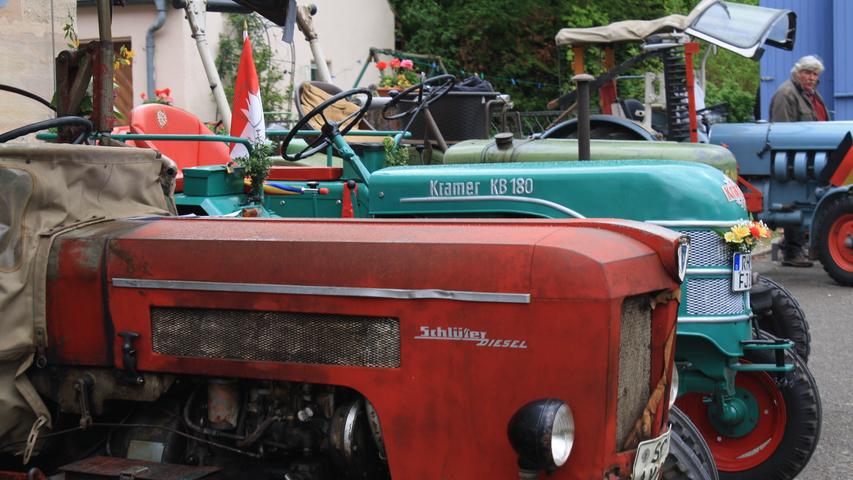 Wir bleiben bei Motoren: Historische Traktoren gab es in Gauchsdorf zu bewundern.