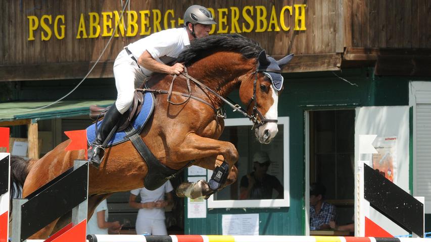 Beim Reitturnier der PSG Abenberg Ebersbach reichte eine Pferdestärke, um das Publikum (und den Fotografen) zu begeistern.