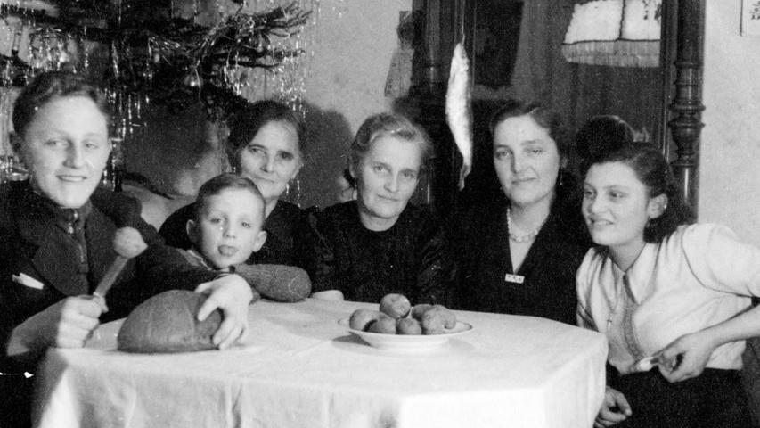 Brot, gekochte Kartoffeln und einen Hering - das war das Festmenü zu Weihnachten 1945 bei der Nürnberger Familie Ruppert. Geschenke gab es nicht.
   Hier geht es zum Artikel vom 24. Dezember 1966: Ein Fest mit 100g Fett