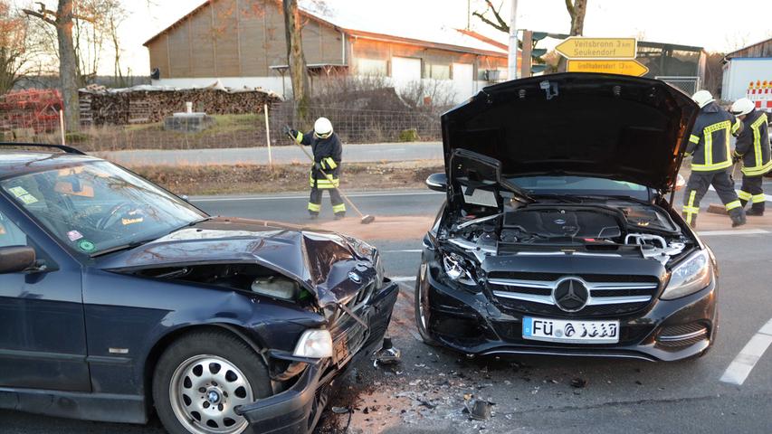 Drei Verletzte bei Unfall nahe Seukendorf