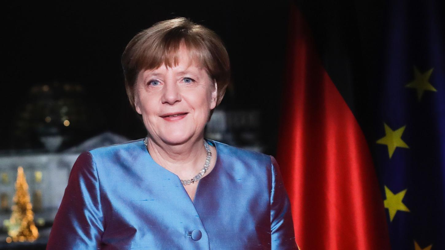 Kanzlerin Angela Merkel gibt sich in ihrer Neujahrsansprache gleichermaßen betroffen und zuversichtlich.