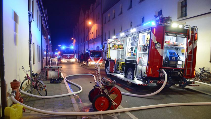 Rauch in Erlanger Nordstadt: Auto in Tiefgarage fängt Feuer