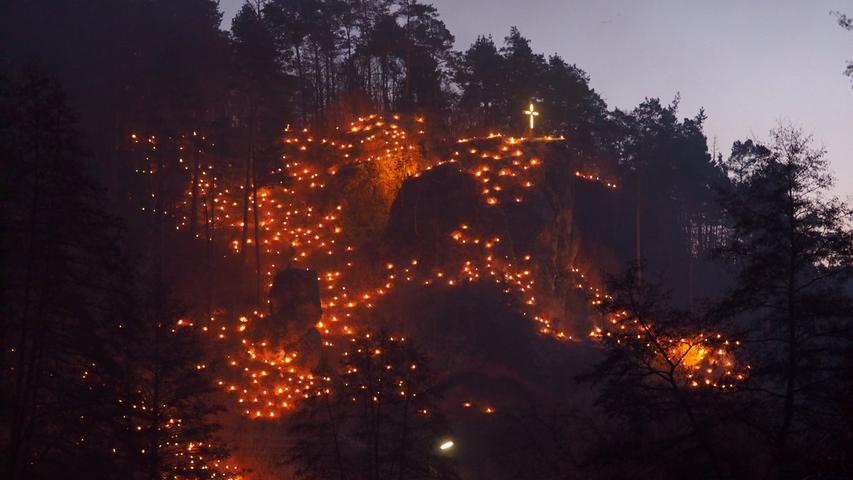 Flammender Glaube: Die Lichterprozession in Nankendorf