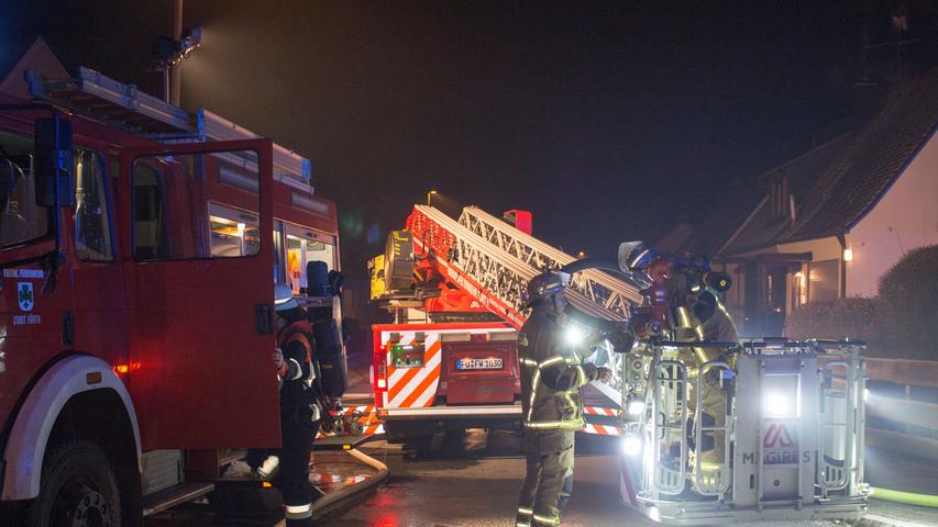 Hoher Sachschaden bei Dachstuhlbrand in Fürth-Vach