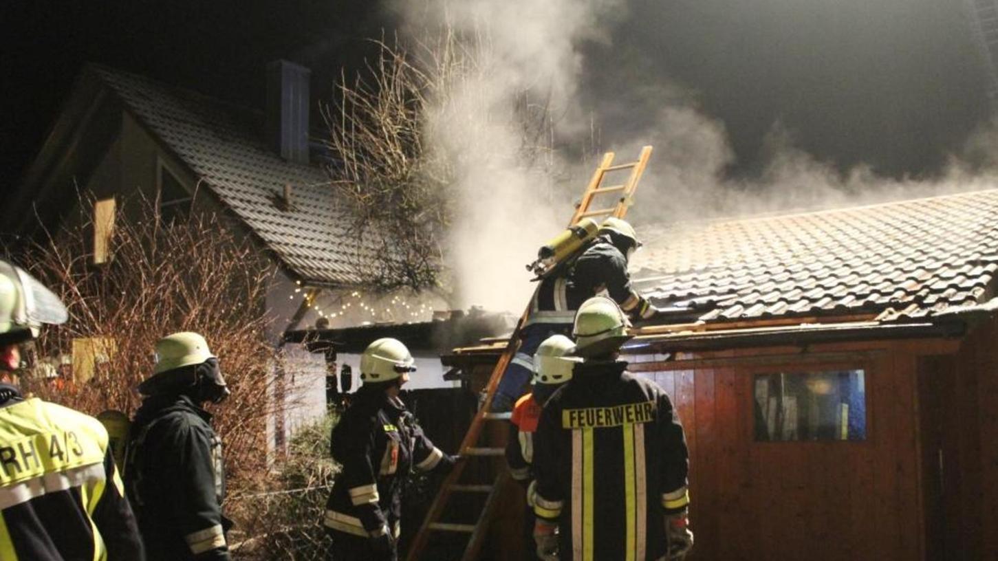 Brand nach Feuerwerksrakete in Oberschöllenbach