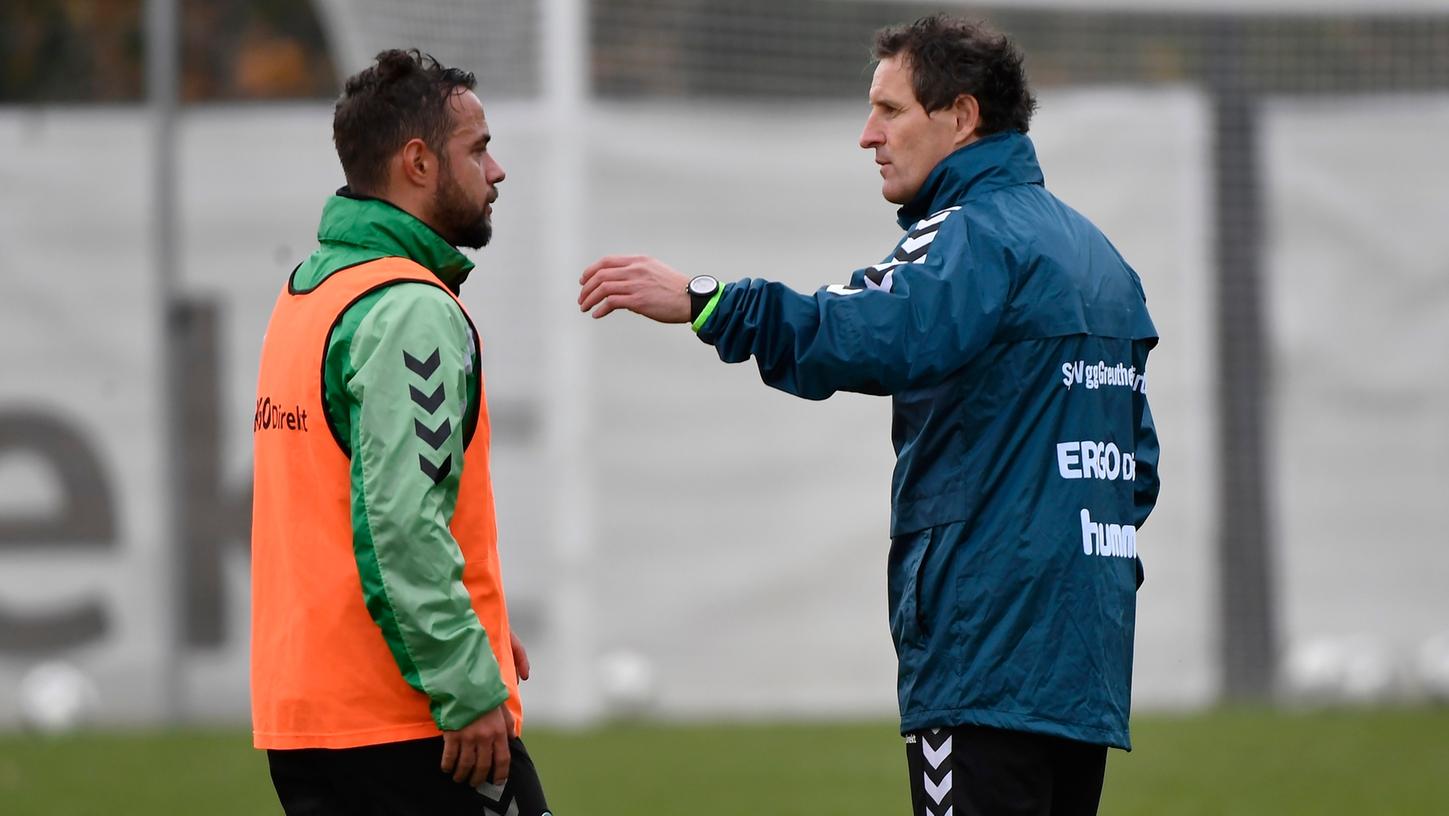 Janos Radoki bleibt mindestens bis Saisonende Trainer beim Kleeblatt - seine Vorstellung vom kleinen Kader möchte der Deutsch-Ungar aber trotzdem gerne im Winter umsetzen. Janos Radoki bleibt mindestens bis Saisonende Trainer beim Kleeblatt - seine Vorstellung vom kleinen Kader möchte der Deutsch-Ungar aber trotzdem gerne im Winter umsetzen.