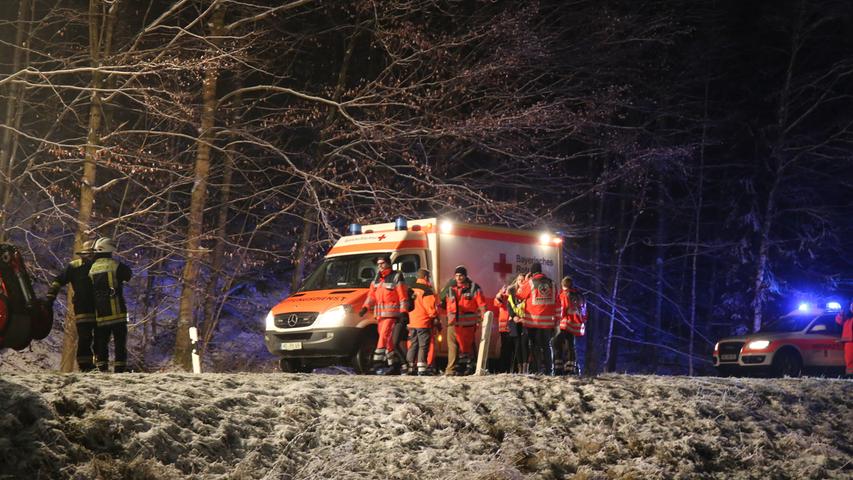 Fünf Verletzte bei Glätteunfall in Oberfranken