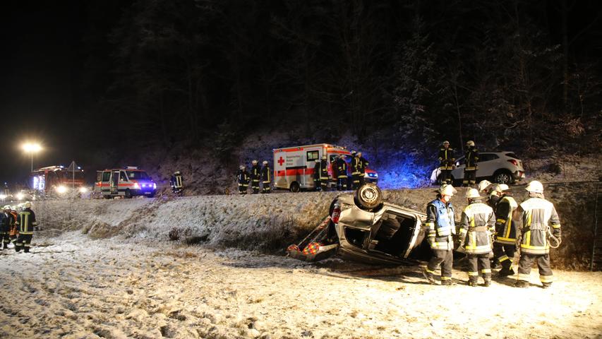 Fünf Verletzte bei Glätteunfall in Oberfranken