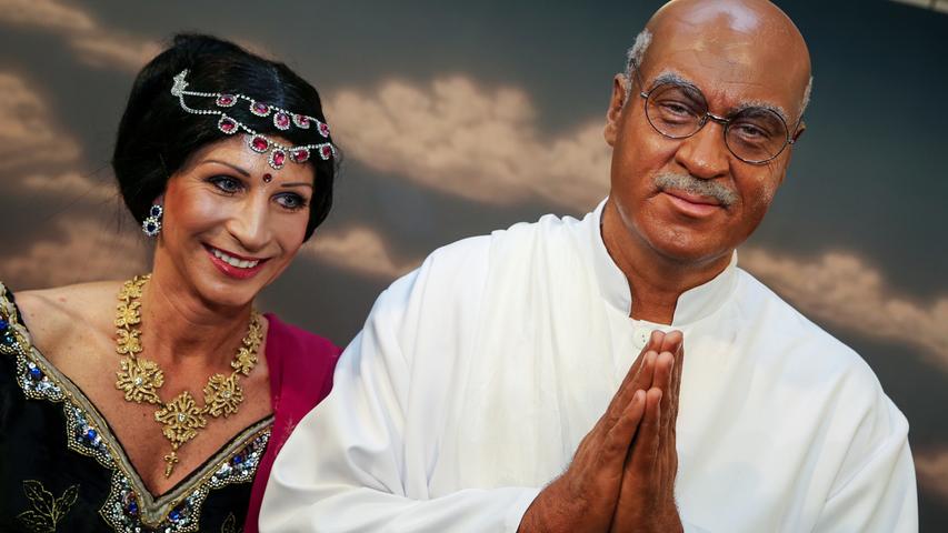 Ausgefallen - das kann er: 2015 verkleideten sich er und seine Karin für die Fastnacht-Sitzung in Veitshöchheim als Mahatma Gandhi und Partnerin.
